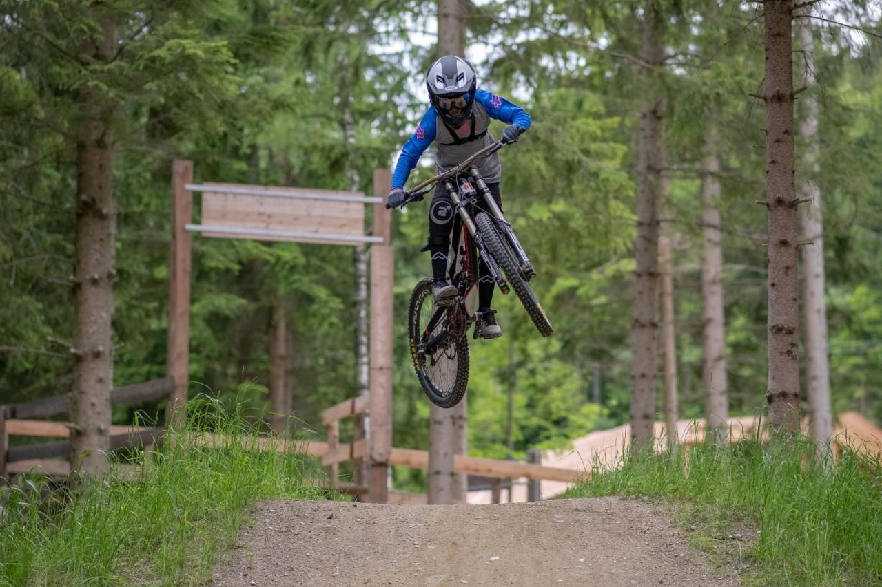 Weixl Schi&Bike Appartements-Bike In&Bike Out Neben Wexl Trails Bikepark Sankt Corona am Wechsel Esterno foto